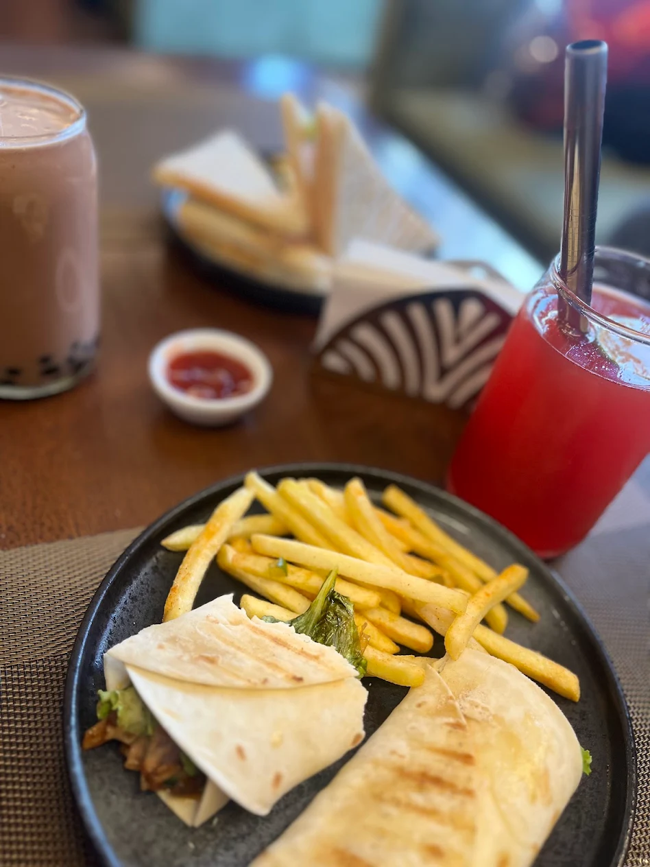 Wrap platter with drinks